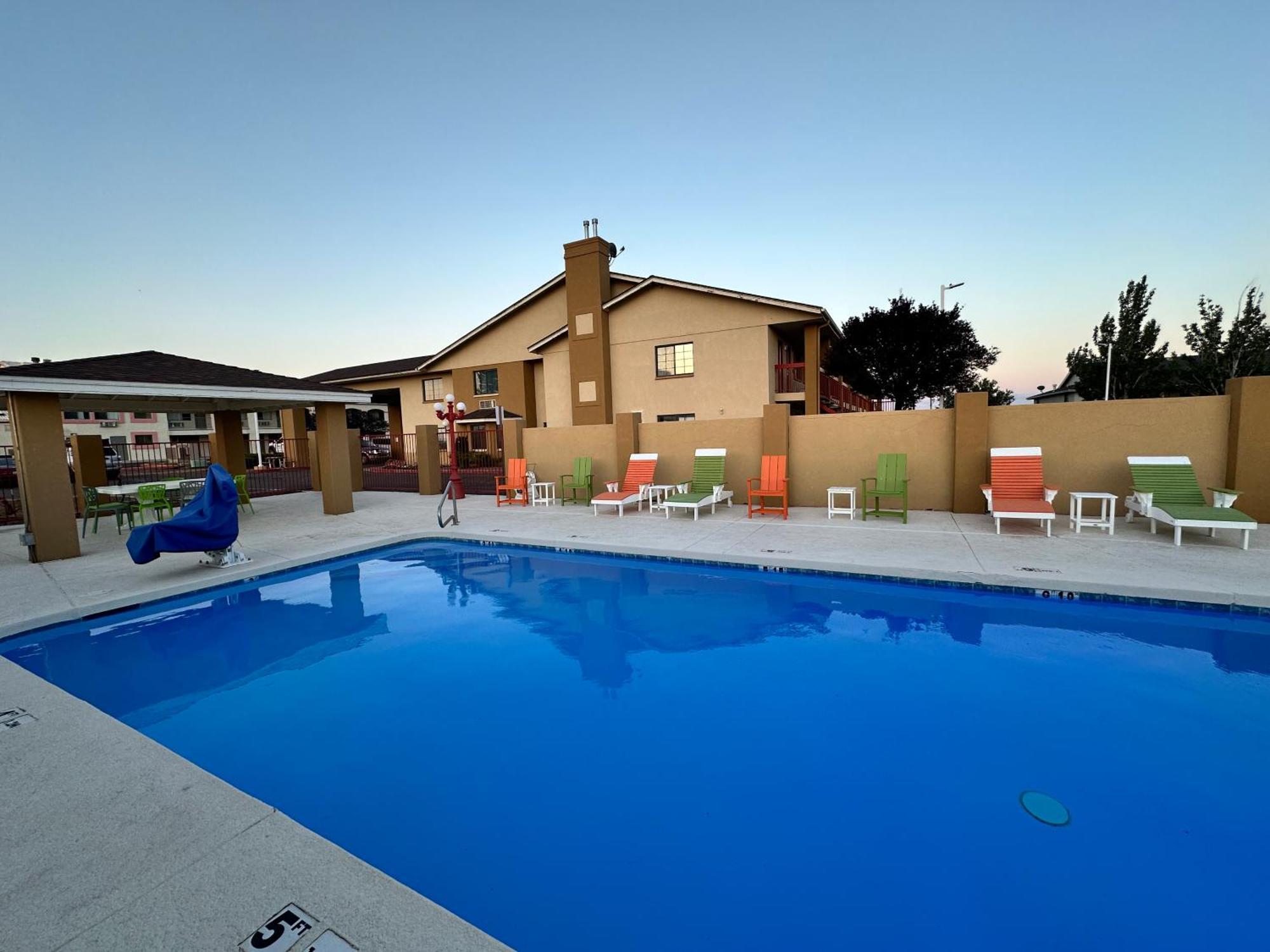 Inn Quality Near Petrified Forest 2*
