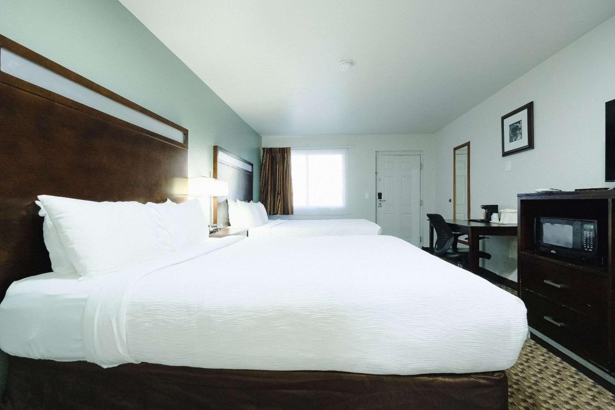 Inn Quality Near Petrified Forest 2*