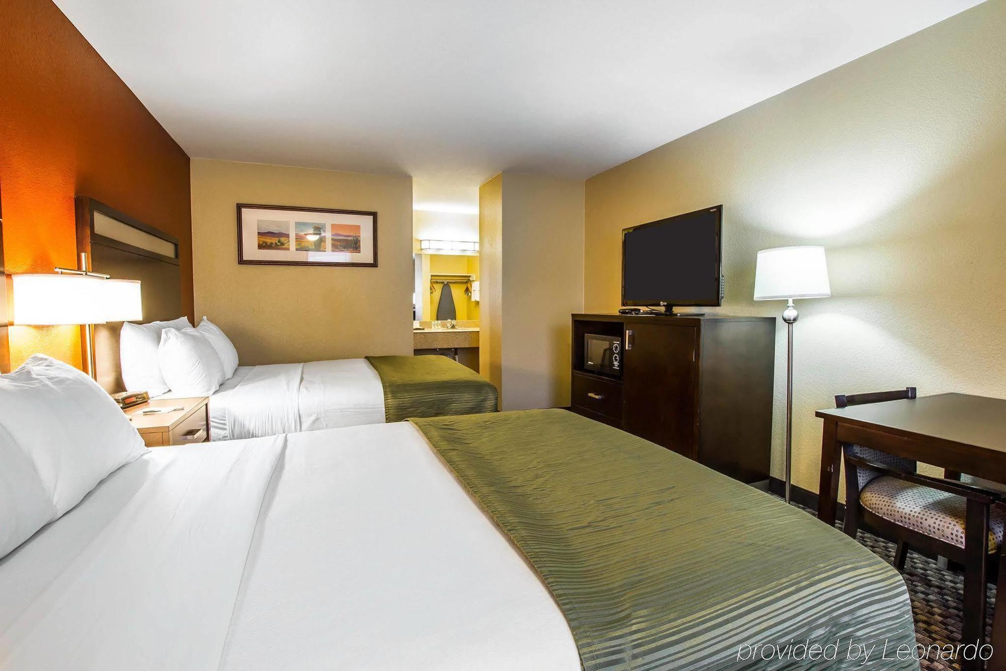Inn Quality Near Petrified Forest 2*